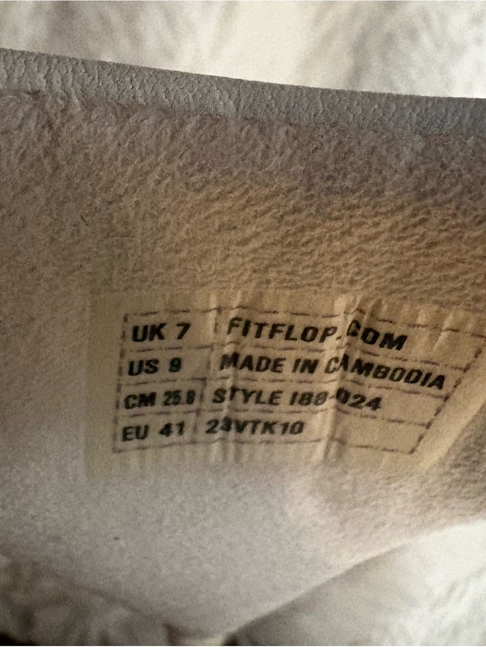 Fitflop LuLu Toe-Post sandals. Color White.  Size 9. - Picture 9 of 12